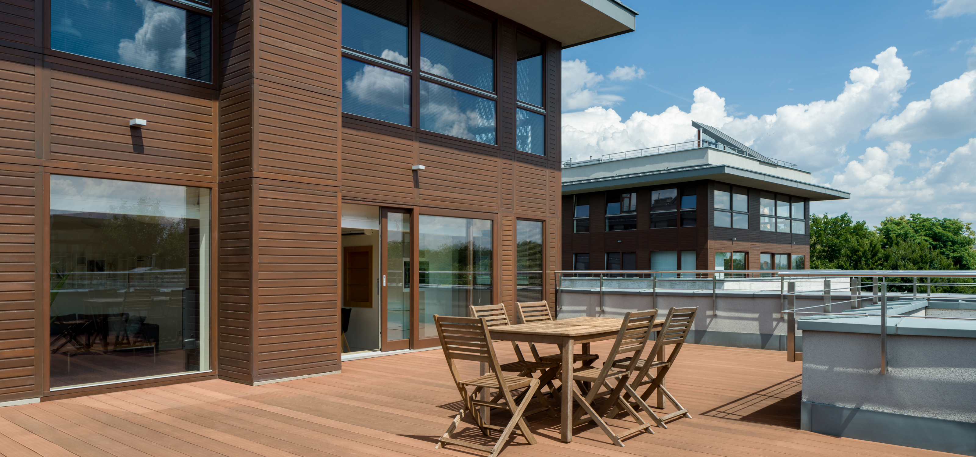 Bois extérieurs traités avec AXIL 3000P +