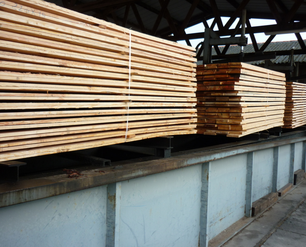 Bois de construction pour réaliser ossature bois et charpente